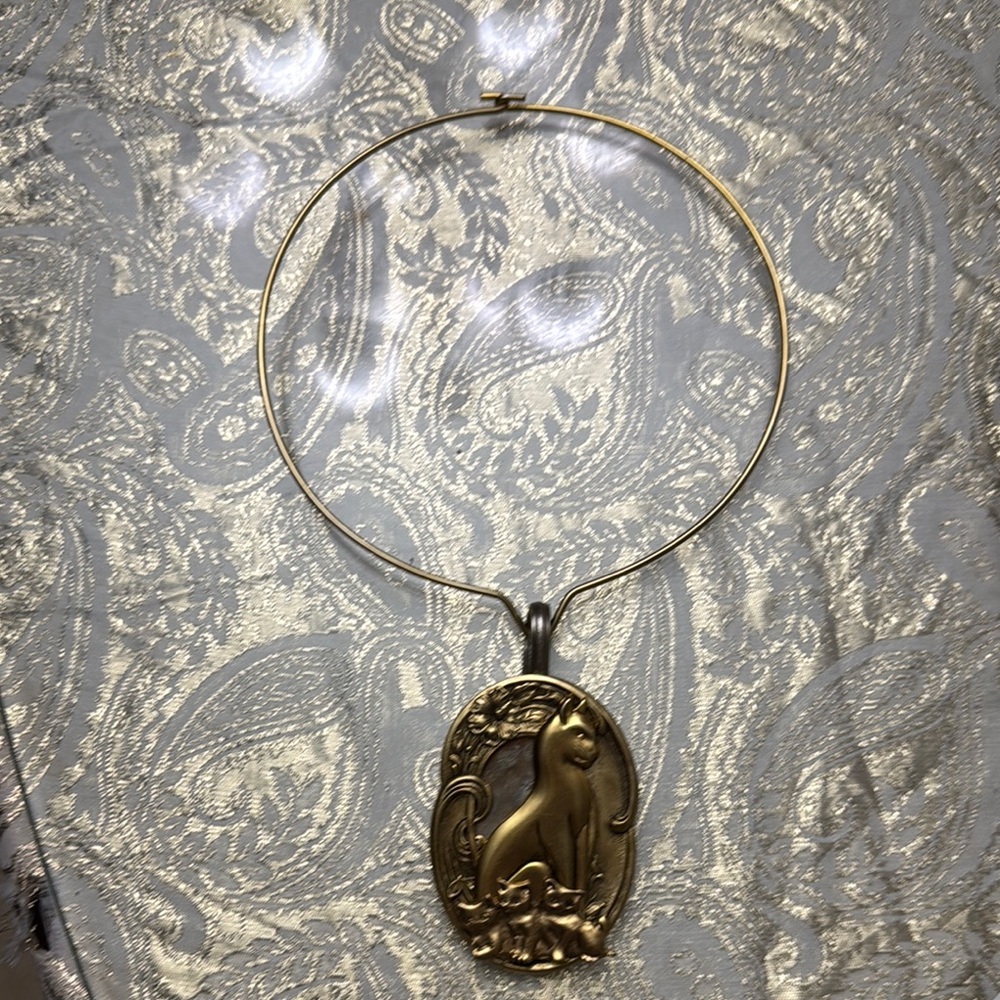 Gold Oval Pendant Necklace